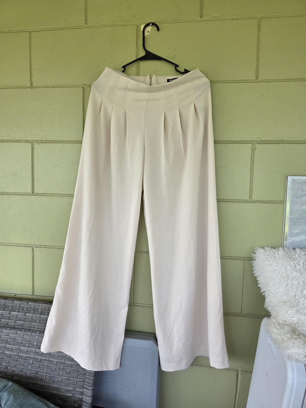High-Waist Wide Leg Pleated Pants in Cream
